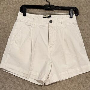 Tuckernuck white Women's Shorts - Classic pleated Style